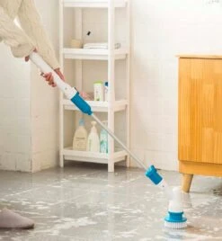 Merkloos Elektrische Schoonmaakborstel - Draadloos - 3 Opzetstukken - Oplaadbaar - Schrobber - Poetsmachine - Schoonmaak Middelen - Schoonmaak Borstel - Schrobborstel - Badkamer / Keuken - Poetsmachine - Polijstmachine - Reinigingsborstel -Schoonmaakproducten Winkel 1104x1200 2